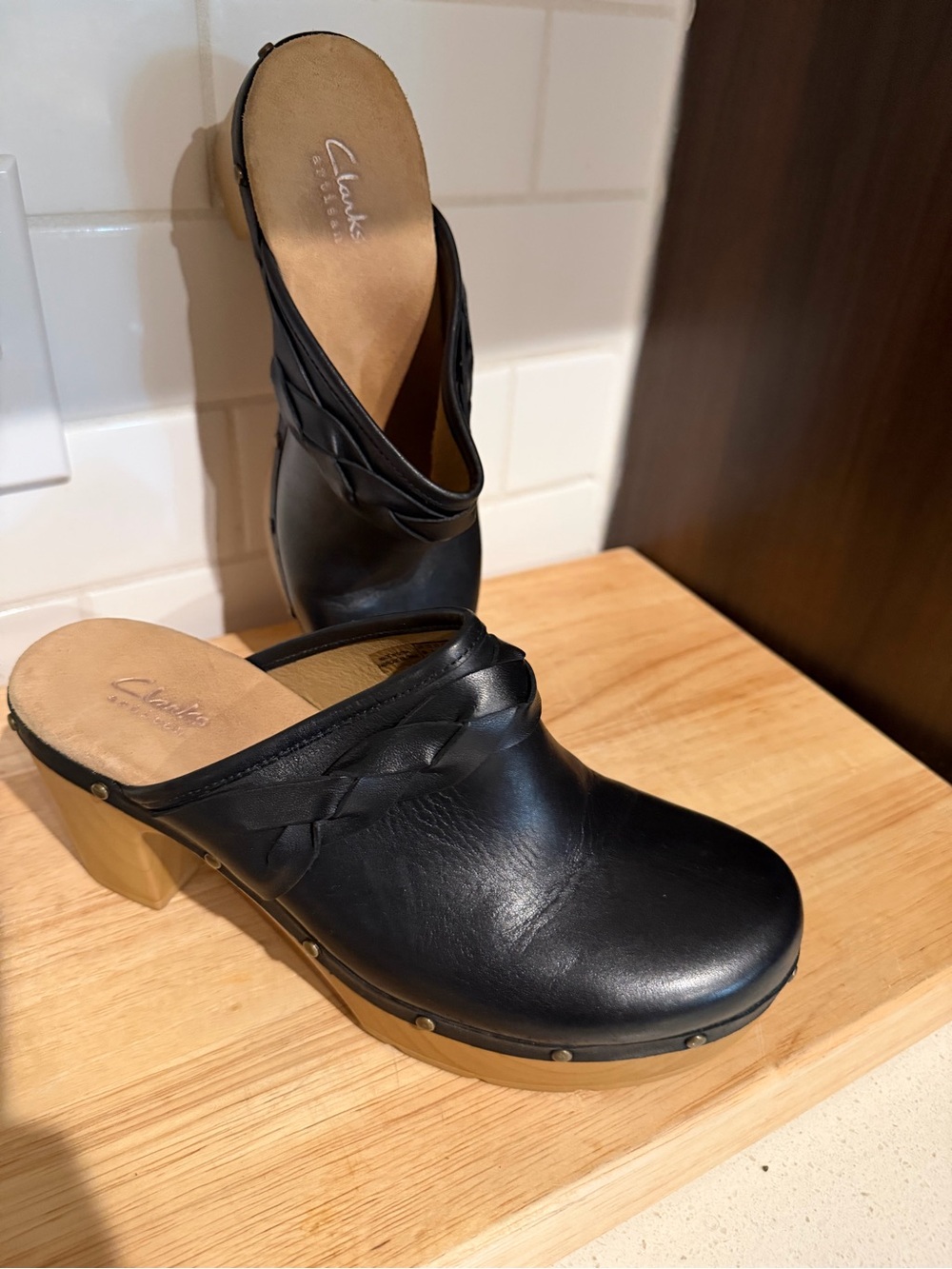 Clarks Artisan Ledella Meg Black Leather Clogs- Size 9
